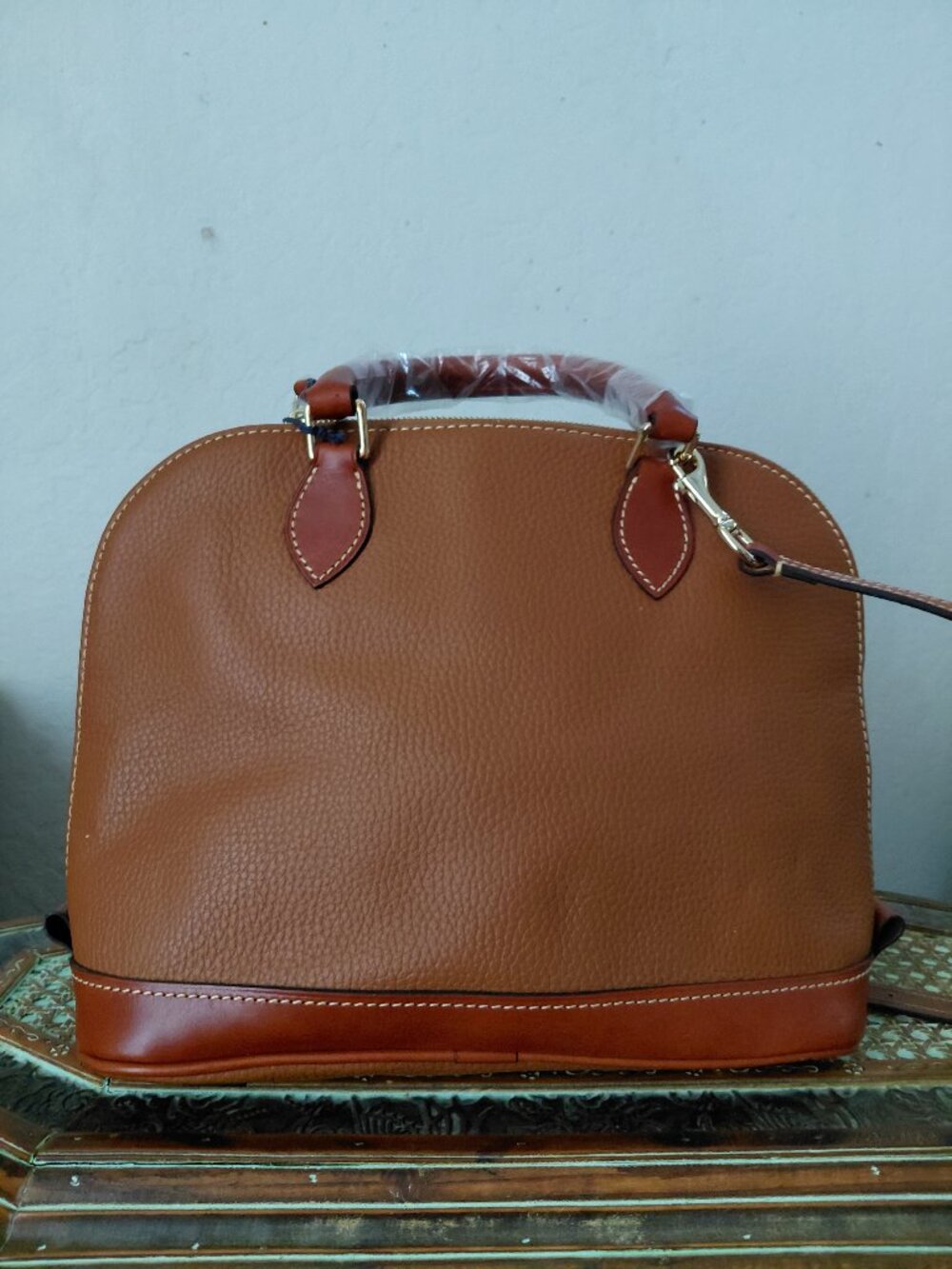 NEW, DOONEY & BOURKE SHOULDER BAG - Picture 4 of 7